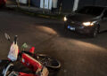 Acidente entre carro e bicicleta elétrica deixa mulher ferida Acidente entre carro e bicicleta elétrica deixa mulher ferida