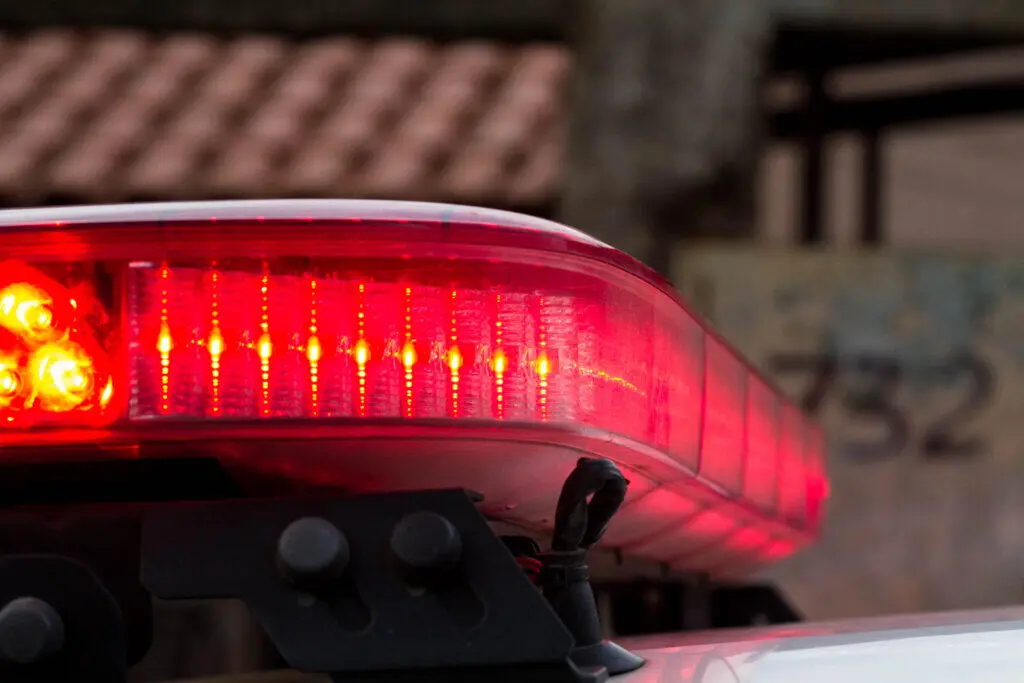 Adolescente sofre queimaduras graves após ser incendiado  pela ex durante discussão