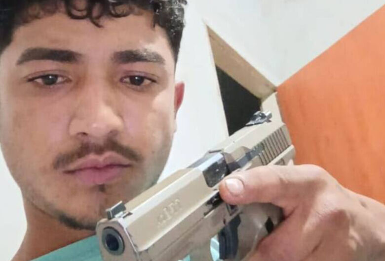 Após ignorar abordagem e tentar atirar contra policiais, jovem morre em ação do Choque