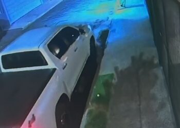 Caminhonete é furtada durante a madrugada e moradores buscam imagens de câmeras Caminhonete é furtada durante a madrugada e moradores buscam imagens de câmeras