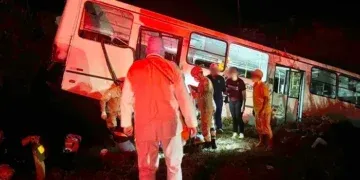 Ônibus com trabalhadores é atingido por carreta e deixa vários feridos na BR-163