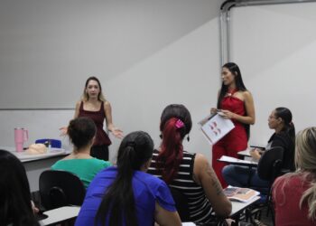 Sejuv inicia curso gratuito de cílios fio a fio Sejuv inicia curso gratuito de cílios fio a fio