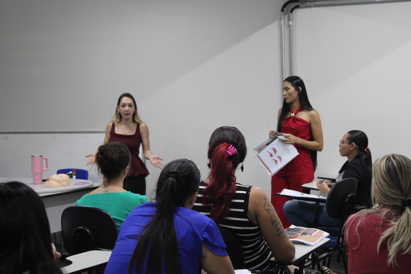 Sejuv inicia curso gratuito de cílios fio a fio  