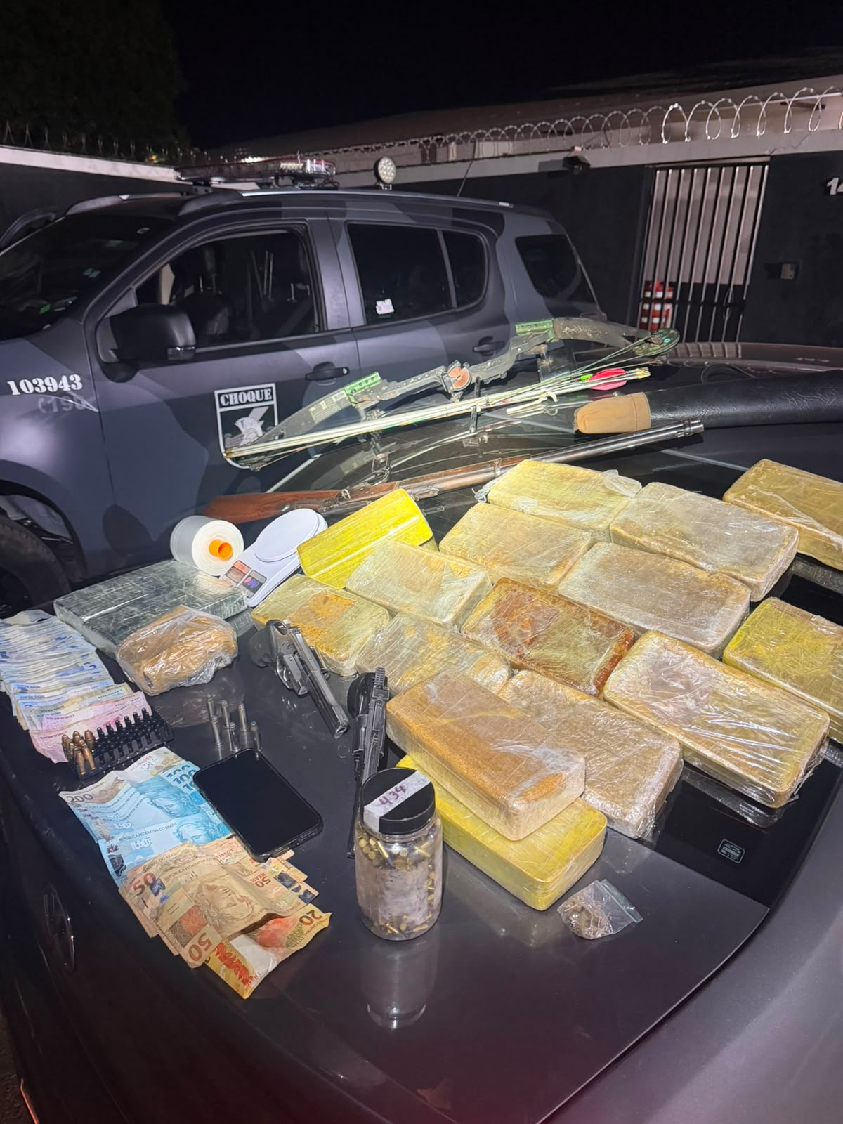 Choque prende suspeito e apreende arsenal com drogas em Campo Grande