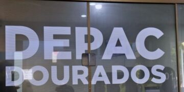 Homem é preso após invadir residência e ser encontrado escondido na cozinha