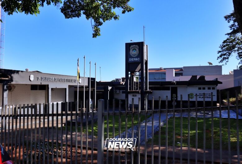 Homem é preso após invadir escritório e tentar fuga por córrego