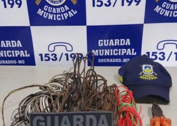 Homem é preso após furtar fios de casa vazia durante a madrugada