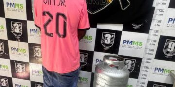 Câmeras flagram furto de botijões e jovem é preso