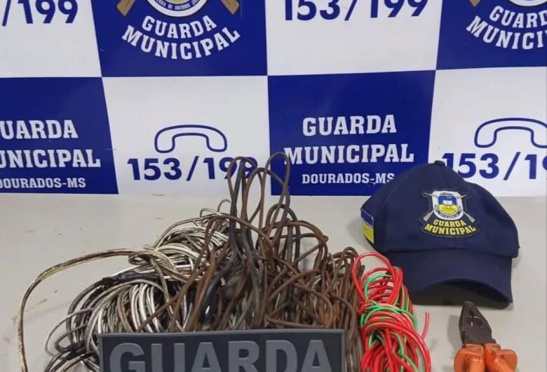 Homem é preso após furtar fios de casa vazia durante a madrugada