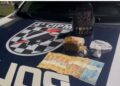 Suspeito tenta escapar pelo telhado, mas acaba preso com droga na sacola