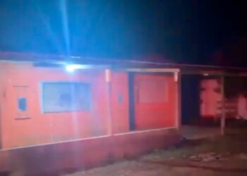 Feminicídio e execução: homem mata companheira a tiros e vizinho a facadas Feminicídio e execução: homem mata companheira a tiros e vizinho a facadas