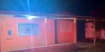 Feminicídio e execução: homem mata companheira a tiros e vizinho a facadas