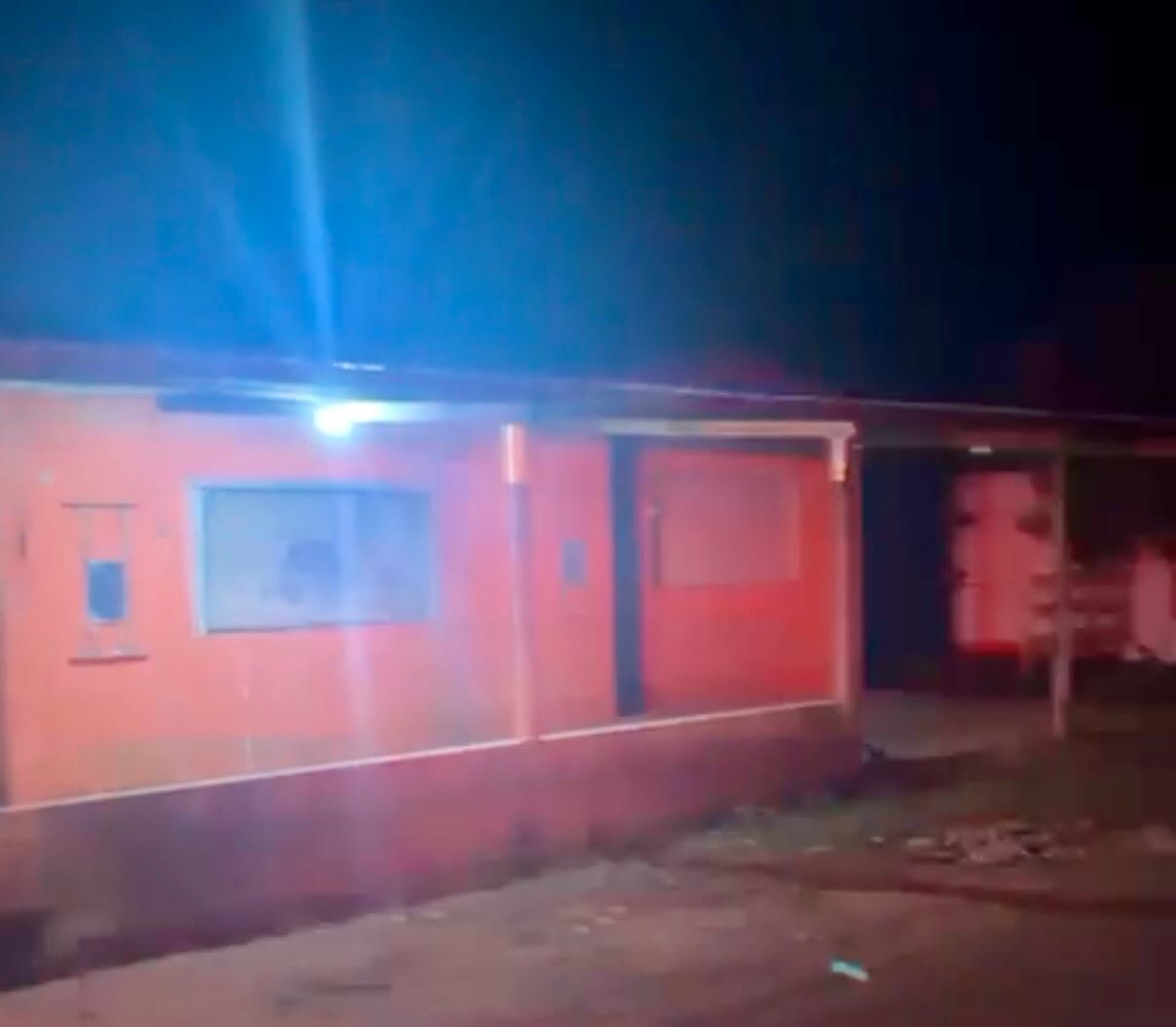Feminicídio e execução: homem mata companheira a tiros e vizinho a facadas