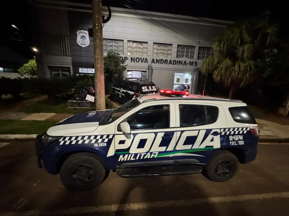 Briga termina com duas pessoas feridas a faca e mulher presa