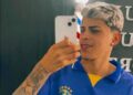 Jovem morre após perder controle da moto e bater em poste em avenida Jovem morre após perder controle da moto e bater em poste em avenida