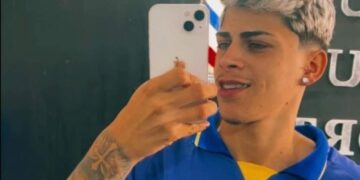 Fugindo da polícia; Jovem morre após perder controle da moto e bater em poste em avenida