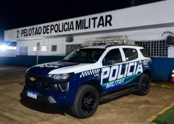 Filho é preso após agredir a própria mãe com faca Filho é preso após agredir a própria mãe com faca