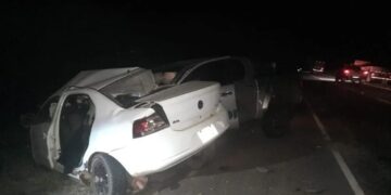 Batida entre carro e caminhonete mata uma pessoa na fronteira