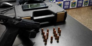 Homem é preso após ameaçar clientes com pistola dentro de restaurante