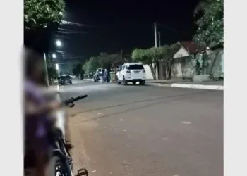 Menino de 8 anos morre após ser encontrado desacordado dentro de casa Menino de 8 anos morre após ser encontrado desacordado dentro de casa