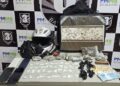 ‘Delivery’ de drogas termina com prisão de suspeito e apreensão de entorpecentes ‘Delivery’ de drogas termina com prisão de suspeito e apreensão de entorpecentes
