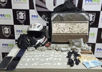 ‘Delivery’ de drogas termina com prisão de suspeito e apreensão de entorpecentes ‘Delivery’ de drogas termina com prisão de suspeito e apreensão de entorpecentes