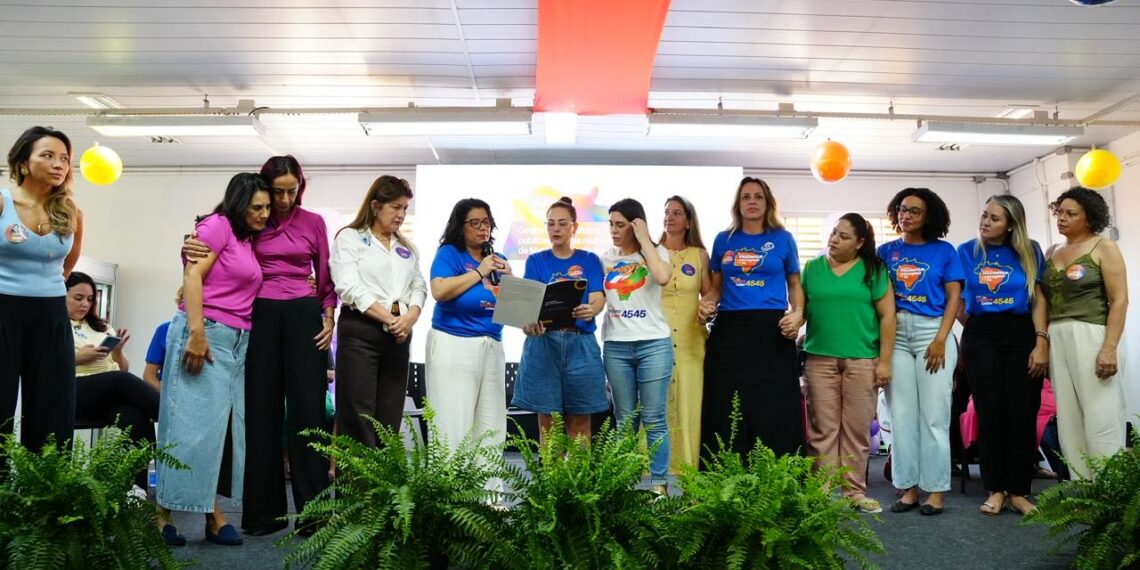 “Quando uma mulher chega ao poder, ela abre a porta para todas”, afirma Viviane Luiza em plenária com mulheres de vários segmentos