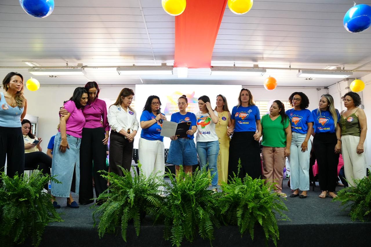 “Quando uma mulher chega ao poder, ela abre a porta para todas”, afirma Viviane Luiza em plenária com mulheres de vários segmentos