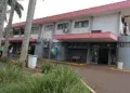 Mulher perde a consciência após ser agredida a socos e pedradas pelo namorado Mulher perde a consciência após ser agredida a socos e pedradas pelo namorado