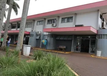 Mulher perde a consciência após ser agredida a socos e pedradas pelo namorado Mulher perde a consciência após ser agredida a socos e pedradas pelo namorado