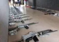 Operação apreende 30 fuzis de guerra em imóvel na fronteira com Mato Grosso do Sul Operação apreende 30 fuzis de guerra em imóvel na fronteira com Mato Grosso do Sul