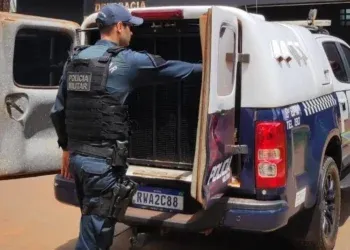 Homem é preso após descumprir medida protetiva e resistir à abordagem Homem é preso após descumprir medida protetiva e resistir à abordagem