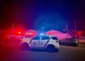 Jovem é morto a tiros dentro de casa e cachorro também é atingido durante ataque