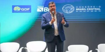 Mesmo em campanha, Riedel mantém agenda de governo e preside reunião do Brasil Central