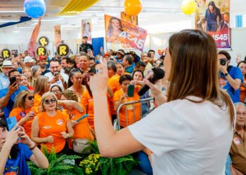 Da escuta ao compromisso: Viviane Luiza reúne mulheres para construir propostas Da escuta ao compromisso: Viviane Luiza reúne mulheres para construir propostas