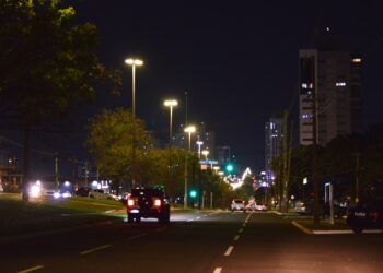 Mais claras e seguras: luzes de LED cobrem 100% da capital 