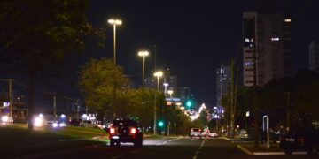 Mais claras e seguras: luzes de LED cobrem 100% da capital 