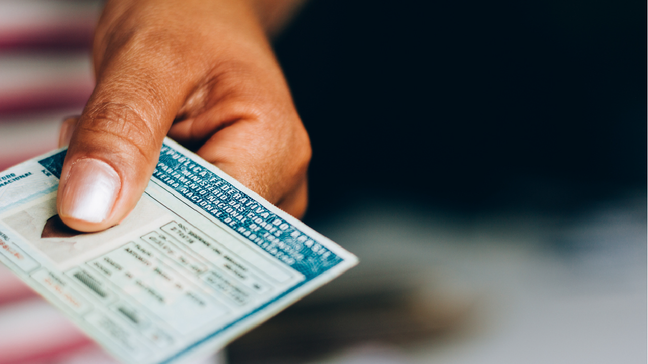 Golpes com falsa irregularidade na CNH usam SMS e e-mail para cobrar vítimas em MS