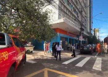 Ar-condicionado pega fogo e mobiliza Bombeiros em loja no Centro de Campo Grande Ar-condicionado pega fogo e mobiliza Bombeiros em loja no Centro de Campo Grande