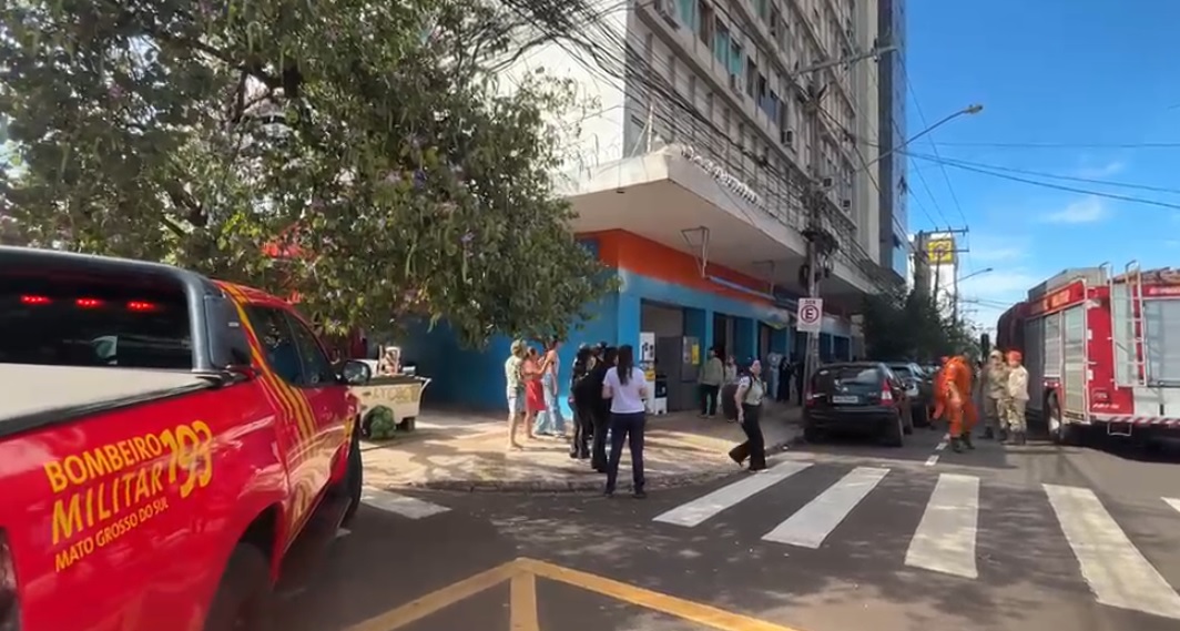 Ar-condicionado pega fogo e mobiliza Bombeiros em loja no Centro de Campo Grande
