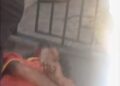 Homem é atingido por ônibus no Centro, agride bombeiros e recusa atendimento Homem é atingido por ônibus no Centro, agride bombeiros e recusa atendimento