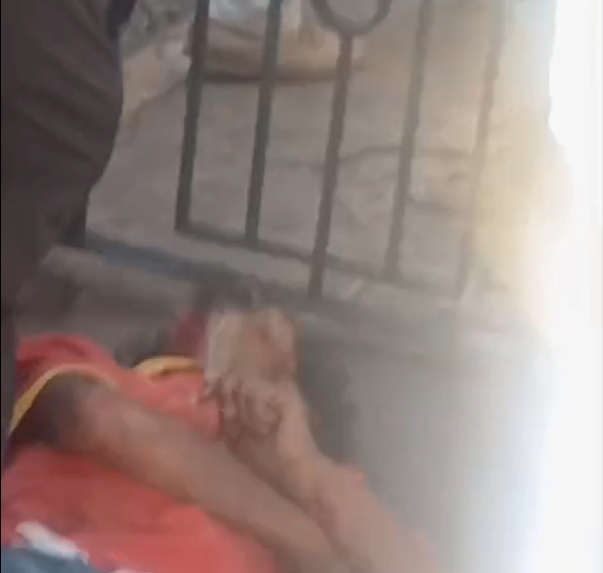 Homem é atingido por ônibus no Centro, agride bombeiros e recusa atendimento