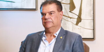 “Passo ao lado” muda o tabuleiro: Nelsinho desiste da reeleição e será suplente de Reinaldo