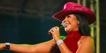 Juliana Monteiro leva o sertanejo de MS ao palco de Barretos