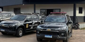 Agressor pula muros e invade imóveis para tentar escapar da polícia