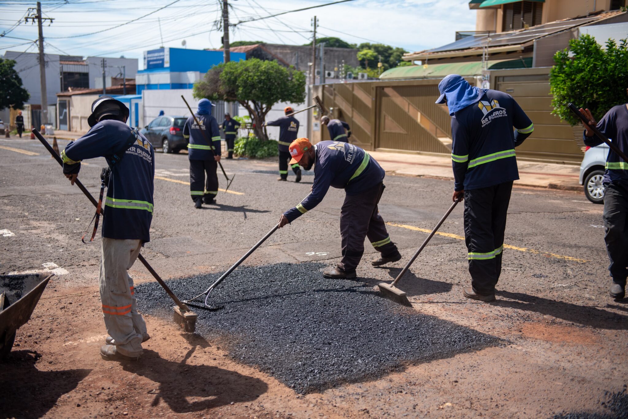 Mutirão de tapa-buracos atende região da Vila Progresso neste sábado
