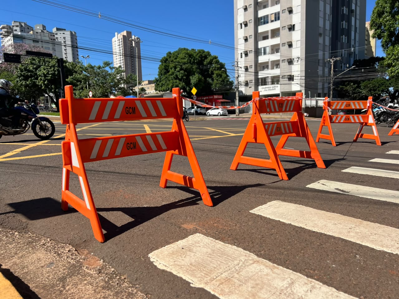 Bloqueio na Rua João XXIII altera trânsito nesta quarta 