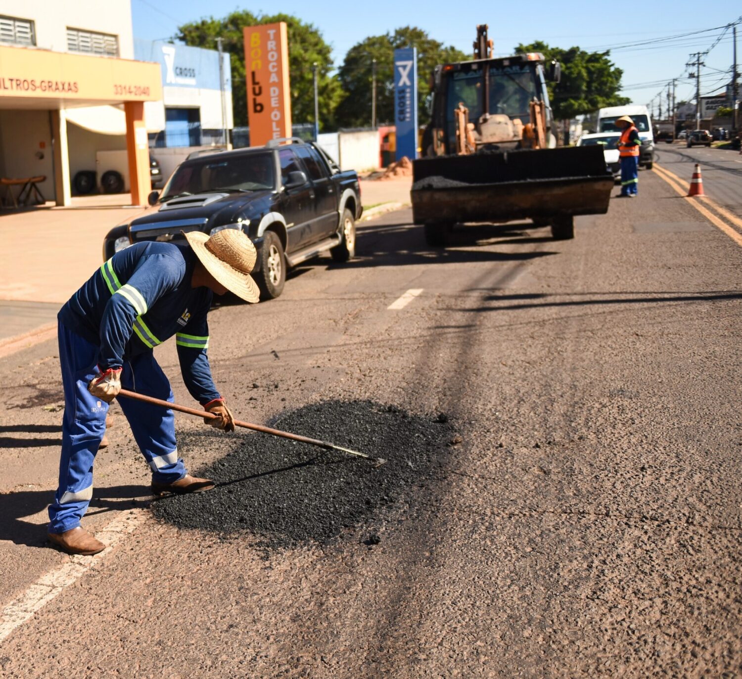 Equipes tapam mais de 20 mil buracos nas ruas em julho 