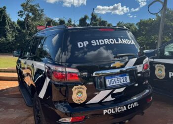 Dupla é detida após homem ser baleado em possível disputa entre grupos criminosos Dupla é detida após homem ser baleado em possível disputa entre grupos criminosos