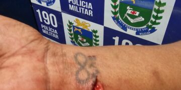 Homem é preso após ameaçar de morte e tentar enforcar mulher